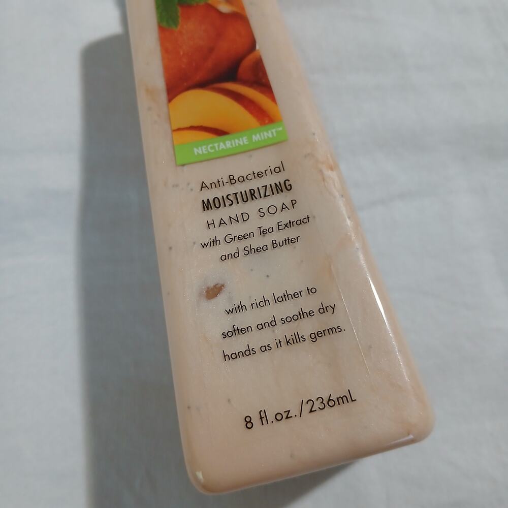 Bath & Body Works Nectarine Mint anti-bact Moisturizing hand soap DISCONTINUED